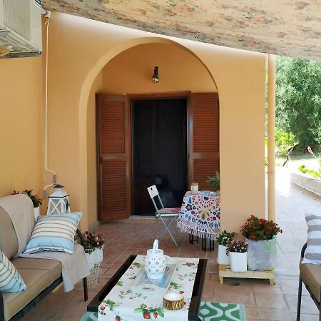Family Holiday Apartment With Garden & Bbq Velonádes Eksteriør bilde
