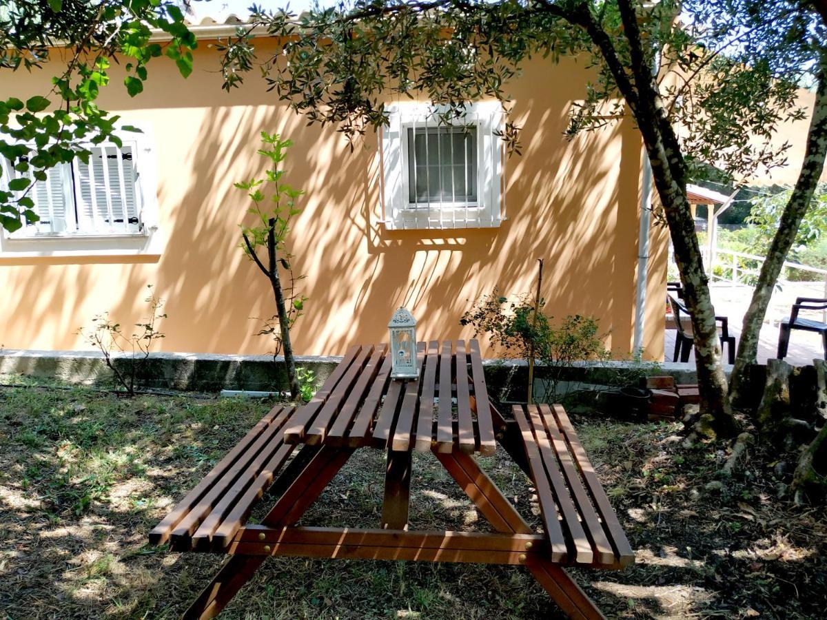 Family Holiday Apartment With Garden & Bbq Velonádes Eksteriør bilde