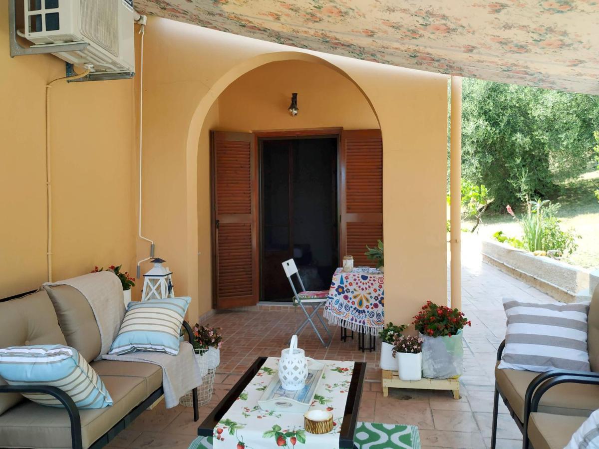 Family Holiday Apartment With Garden & Bbq Velonádes Eksteriør bilde