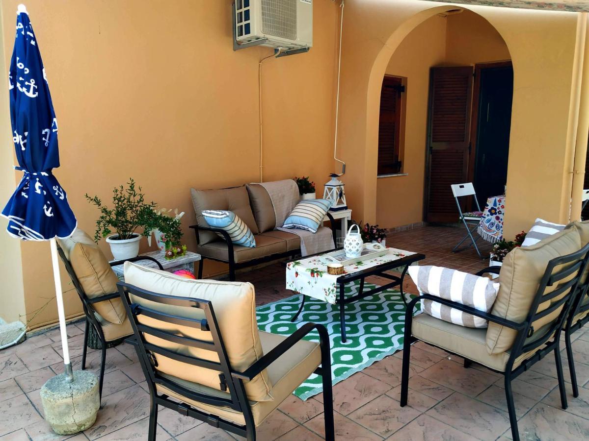 Family Holiday Apartment With Garden & Bbq Velonádes Eksteriør bilde