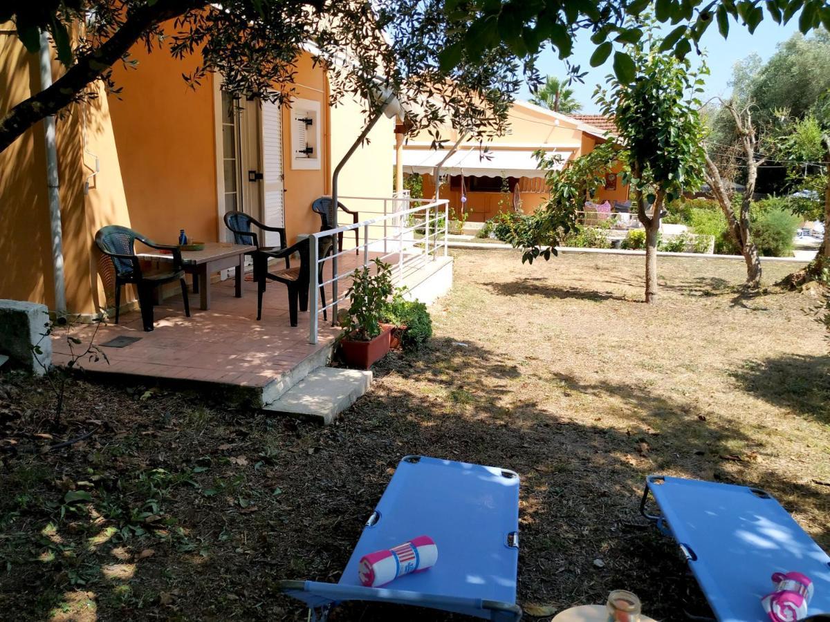 Family Holiday Apartment With Garden & Bbq Velonádes Eksteriør bilde