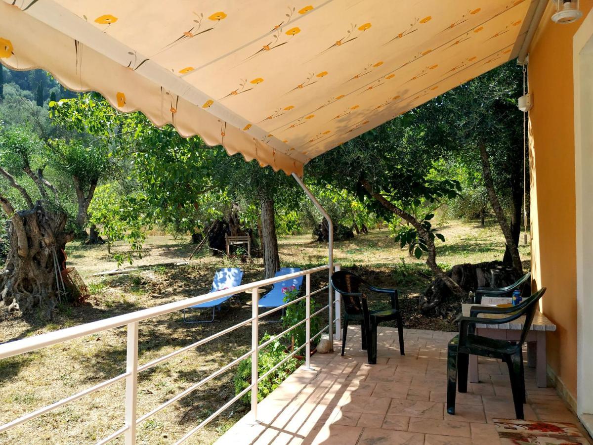 Family Holiday Apartment With Garden & Bbq Velonádes Eksteriør bilde