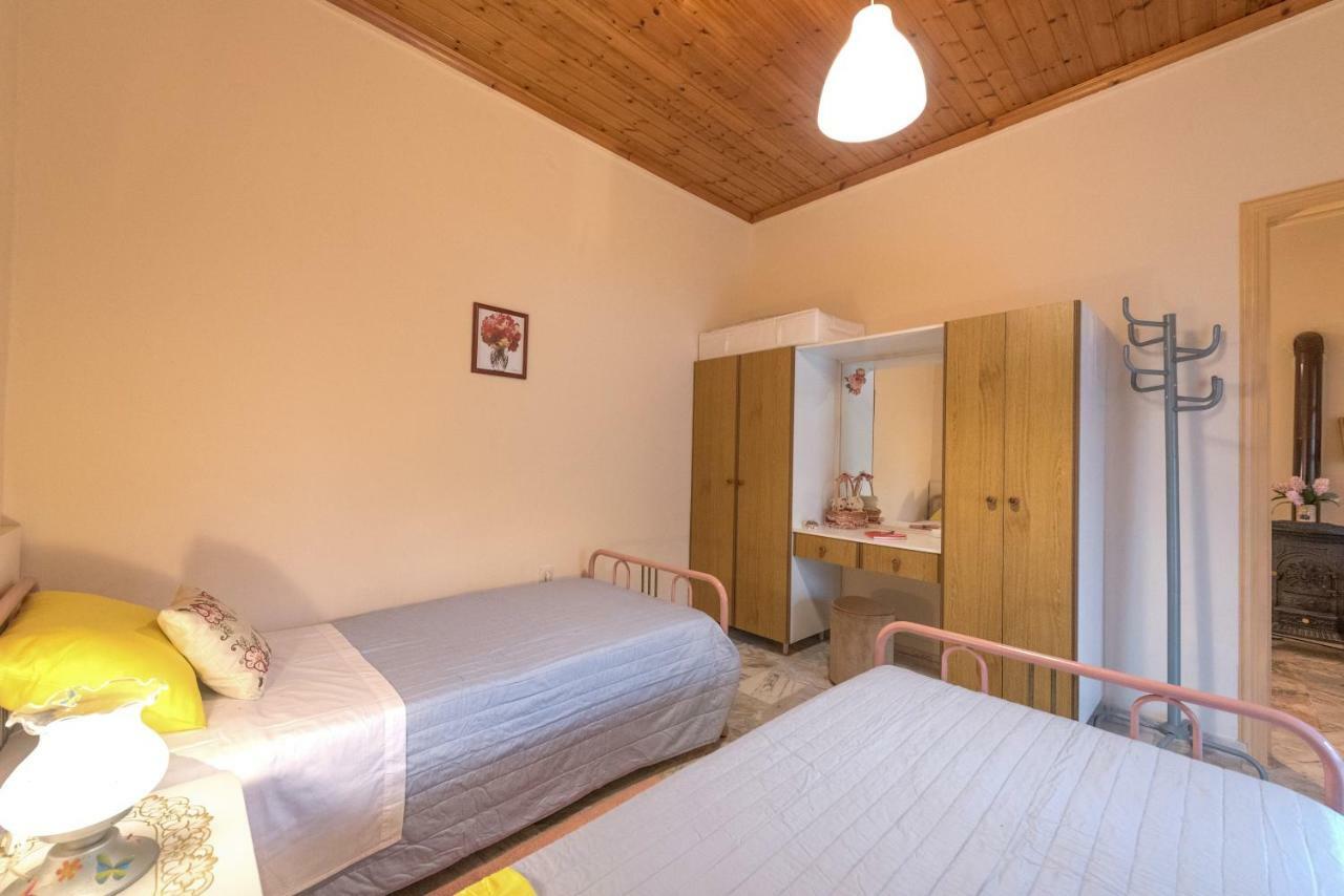 Family Holiday Apartment With Garden & Bbq Velonádes Eksteriør bilde