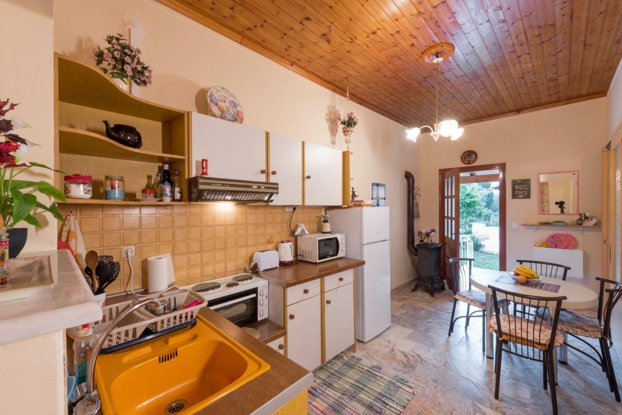 Family Holiday Apartment With Garden & Bbq Velonádes Eksteriør bilde