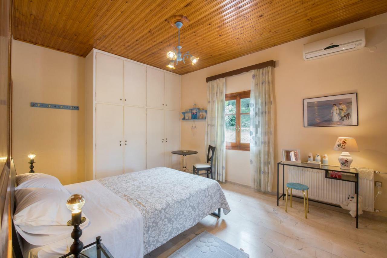 Family Holiday Apartment With Garden & Bbq Velonádes Eksteriør bilde