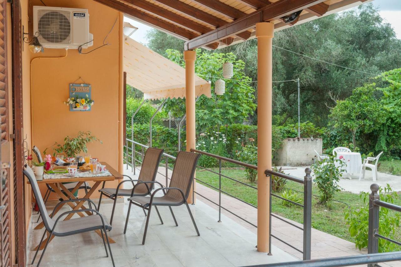Family Holiday Apartment With Garden & Bbq Velonádes Eksteriør bilde
